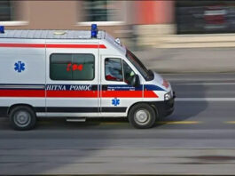 Grom usmrtio muškarca ispred kućnog praga: Supruga preživjela, kuća pretrpjela veliku štetu hitna-pomoc-