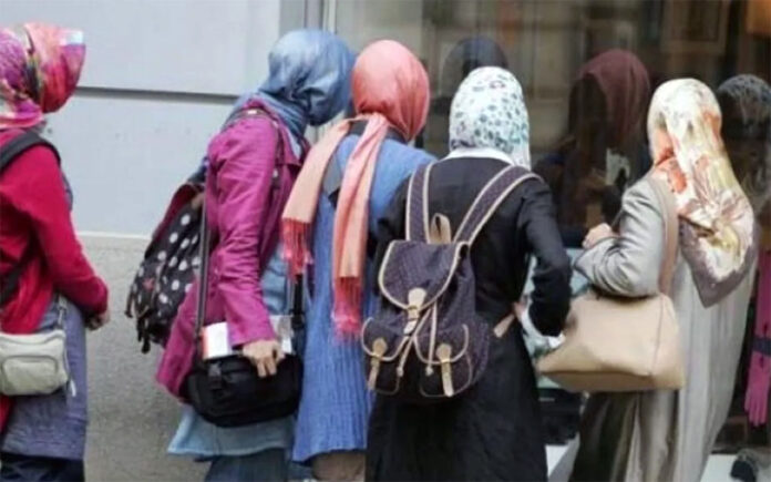 hidzab, pokrivenen zene