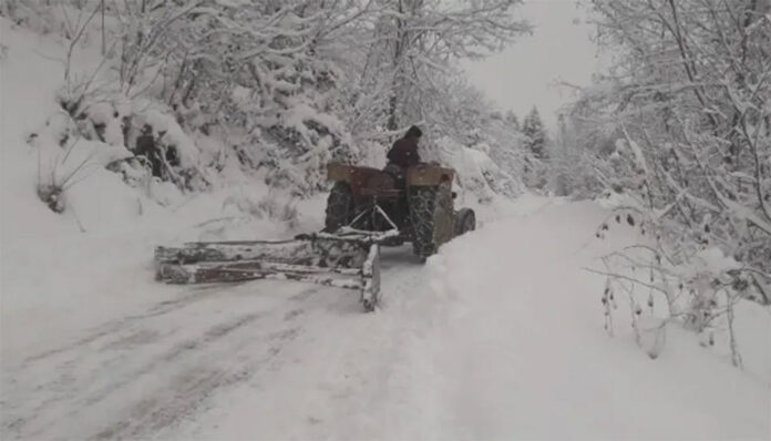 zima seosko ciscenje snijega