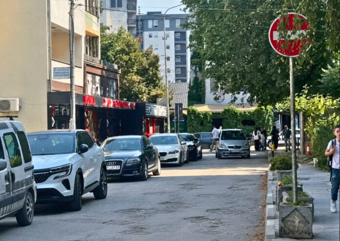Ponovno asfaltiranje Ulice Mehmeda Alibašića u Novom Pazaru nakon utvrđenih odstupanja od propisanih standarda kvaliteta.